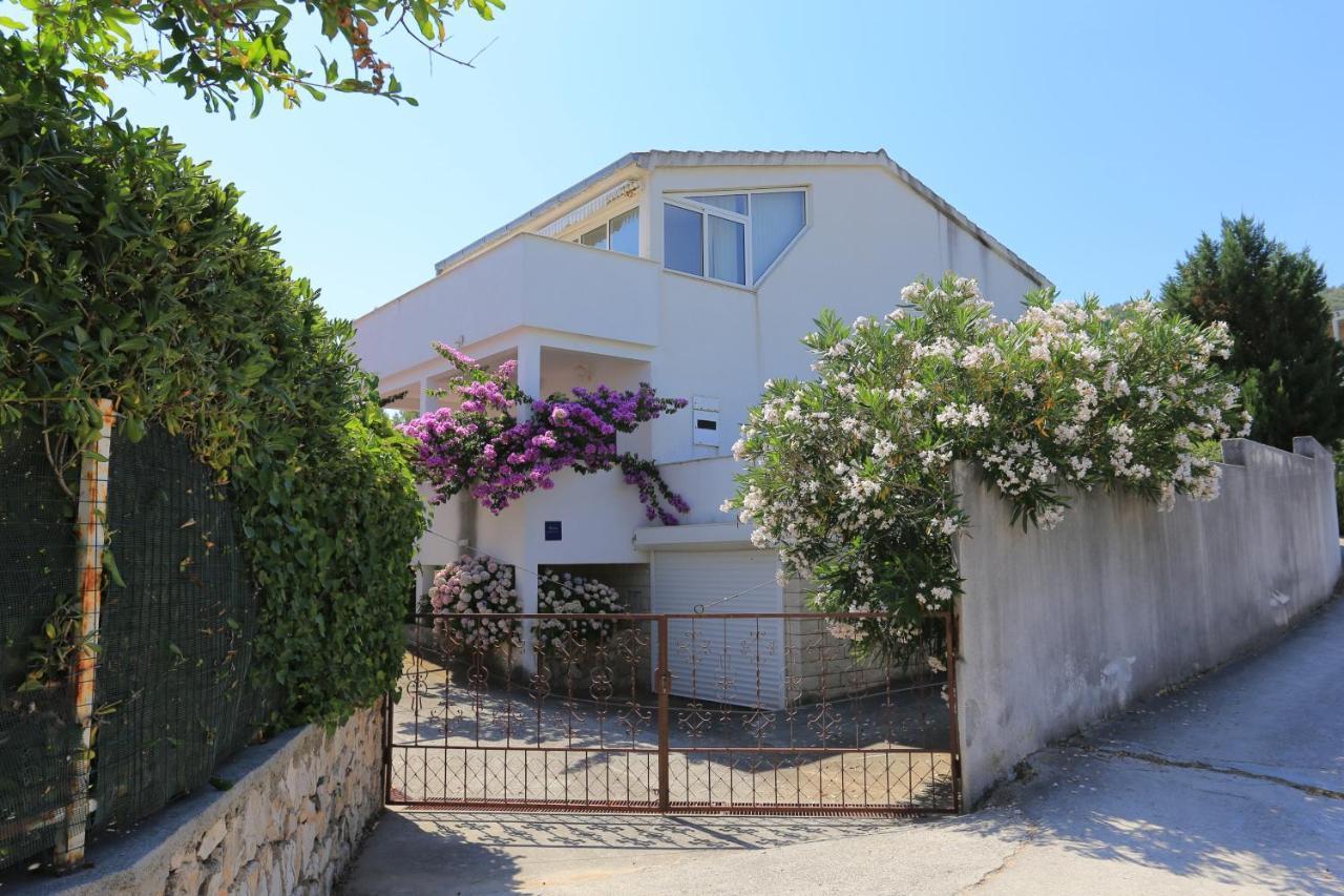 Apartments By The Sea Slatine, Ciovo - 16345 Buitenkant foto